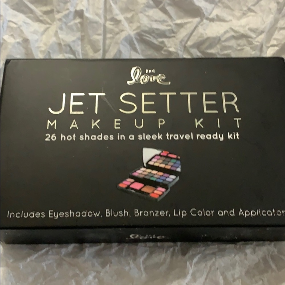 Jet setter makeup kit 2nd love 26 shades new seal